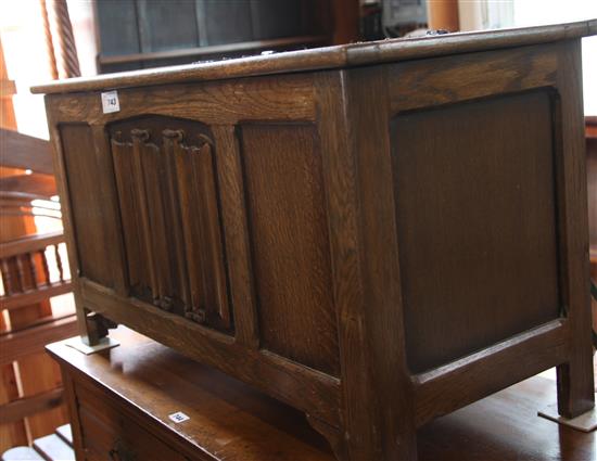 Small oak coffer, with linen fold carved panel